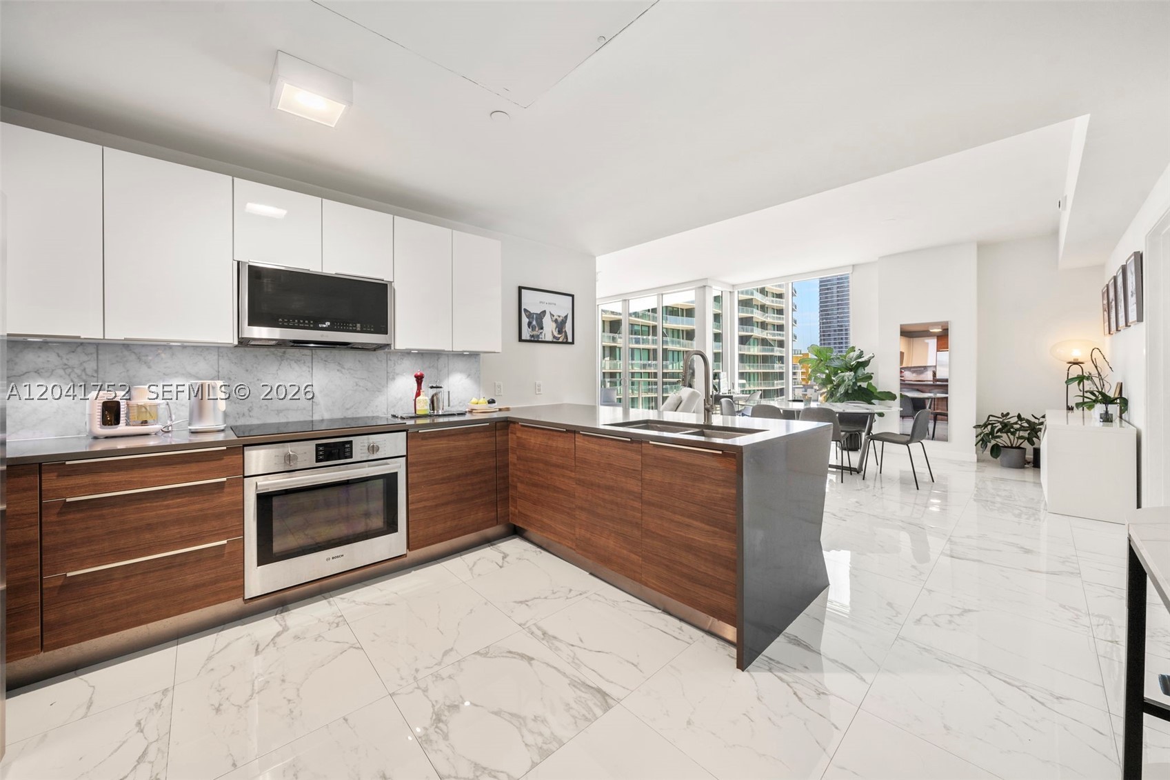 THE CRIMSON CONDO - Residential