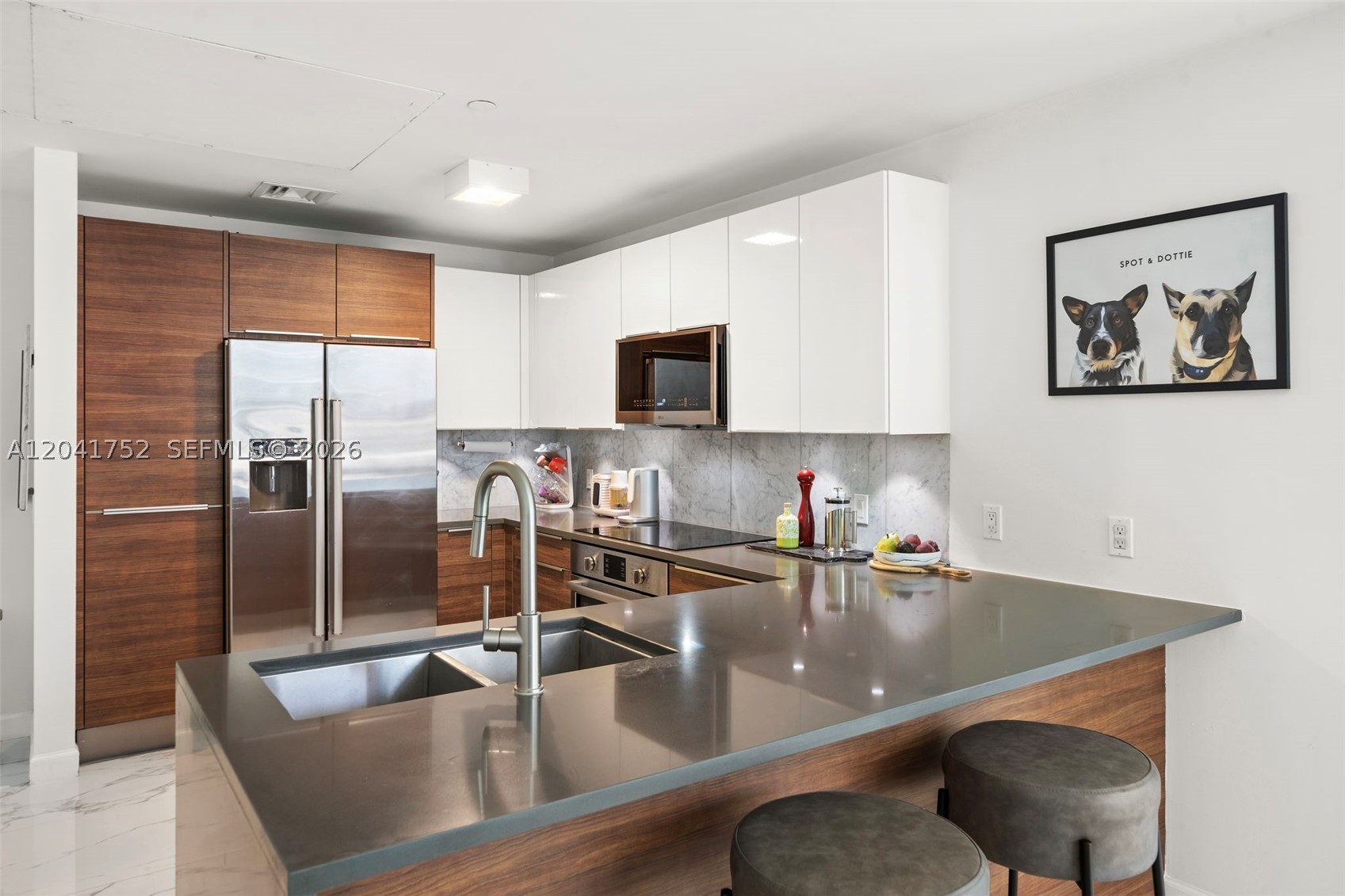 THE CRIMSON CONDO - Residential