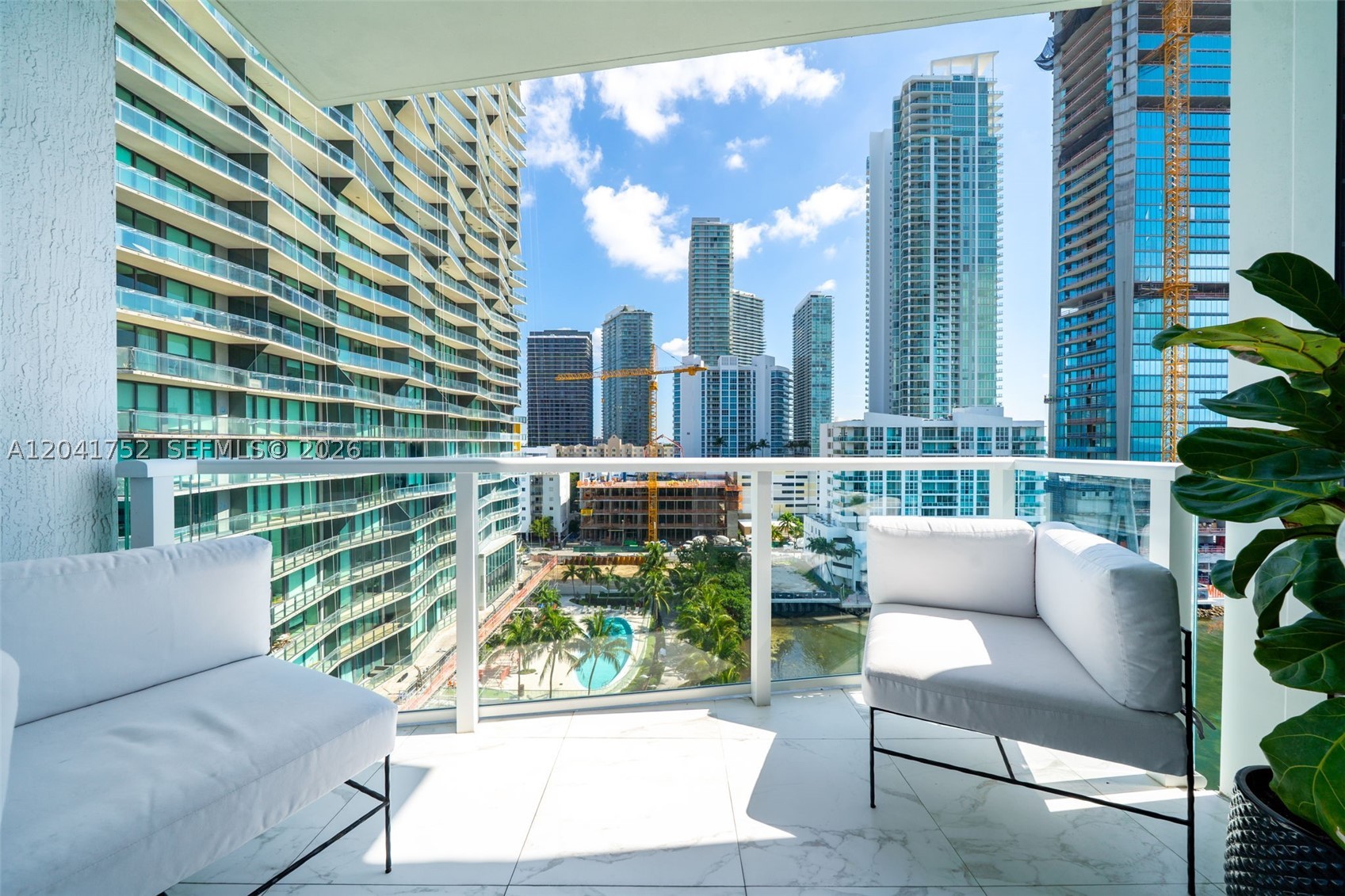 THE CRIMSON CONDO - Residential