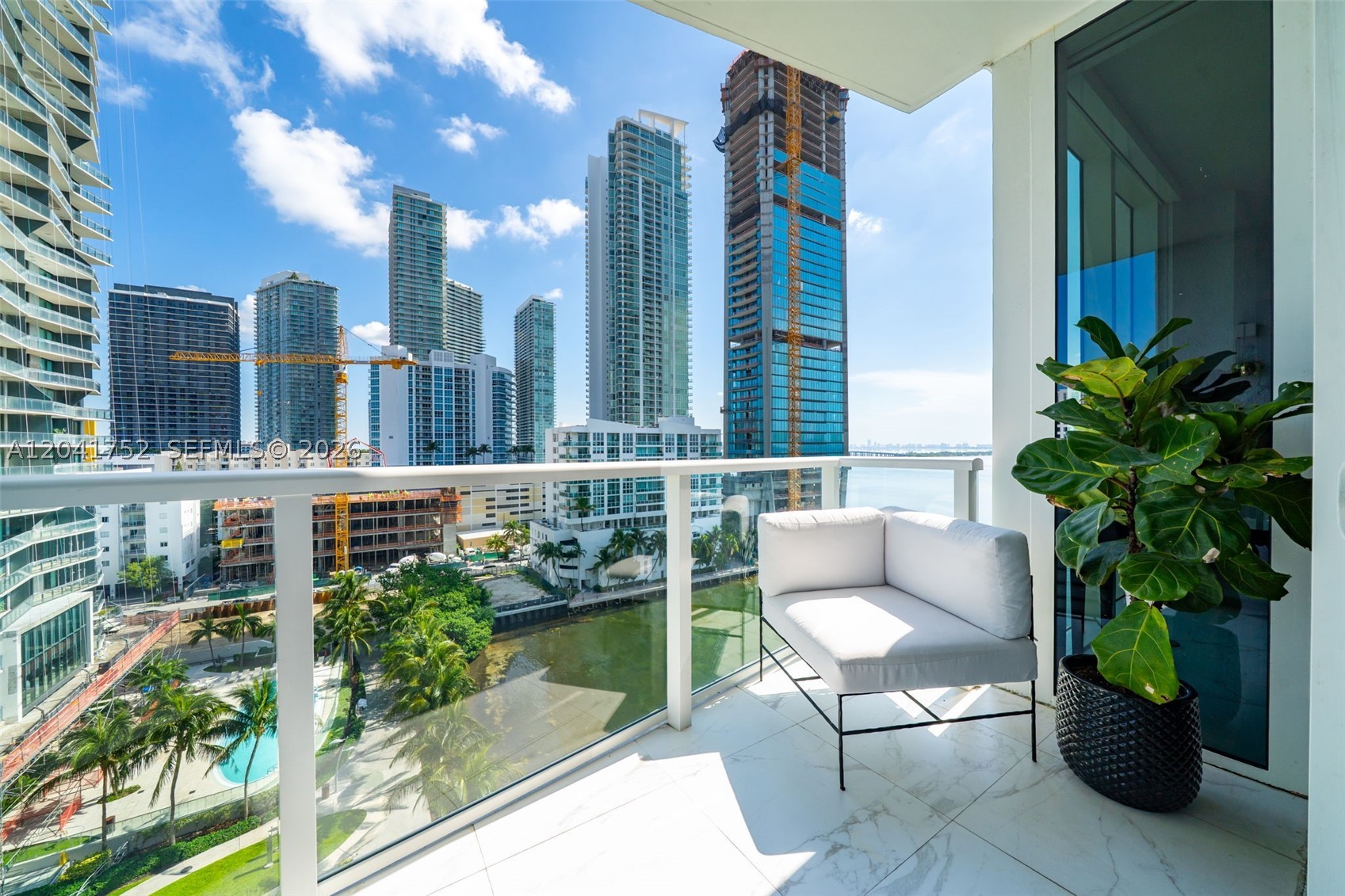 THE CRIMSON CONDO - Residential