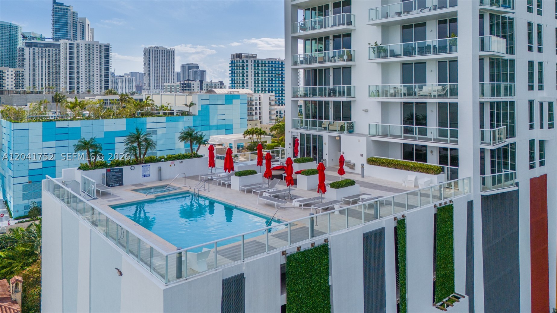 THE CRIMSON CONDO - Residential