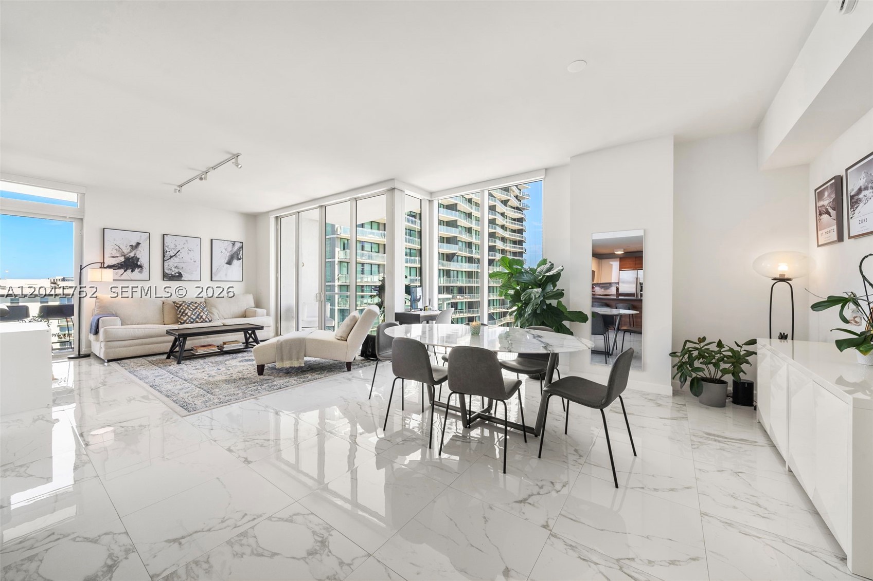 THE CRIMSON CONDO - Residential