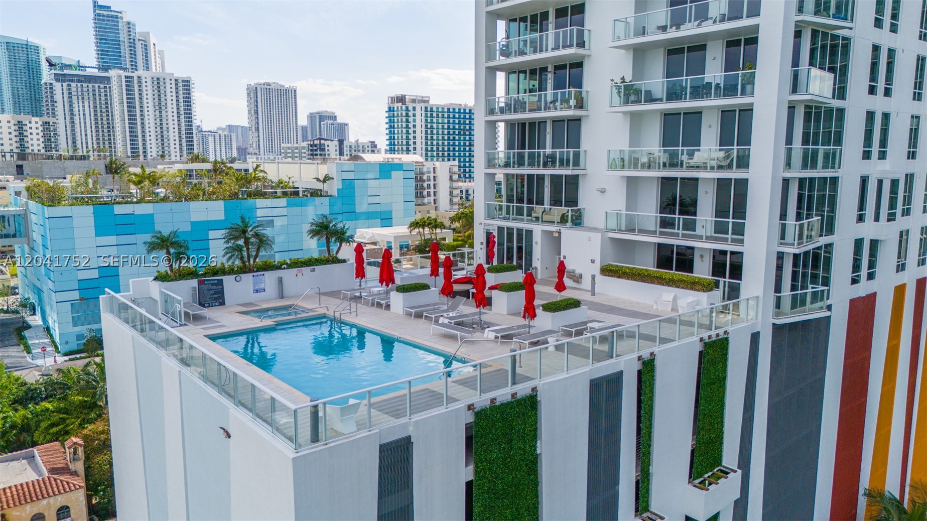 THE CRIMSON CONDO - Residential