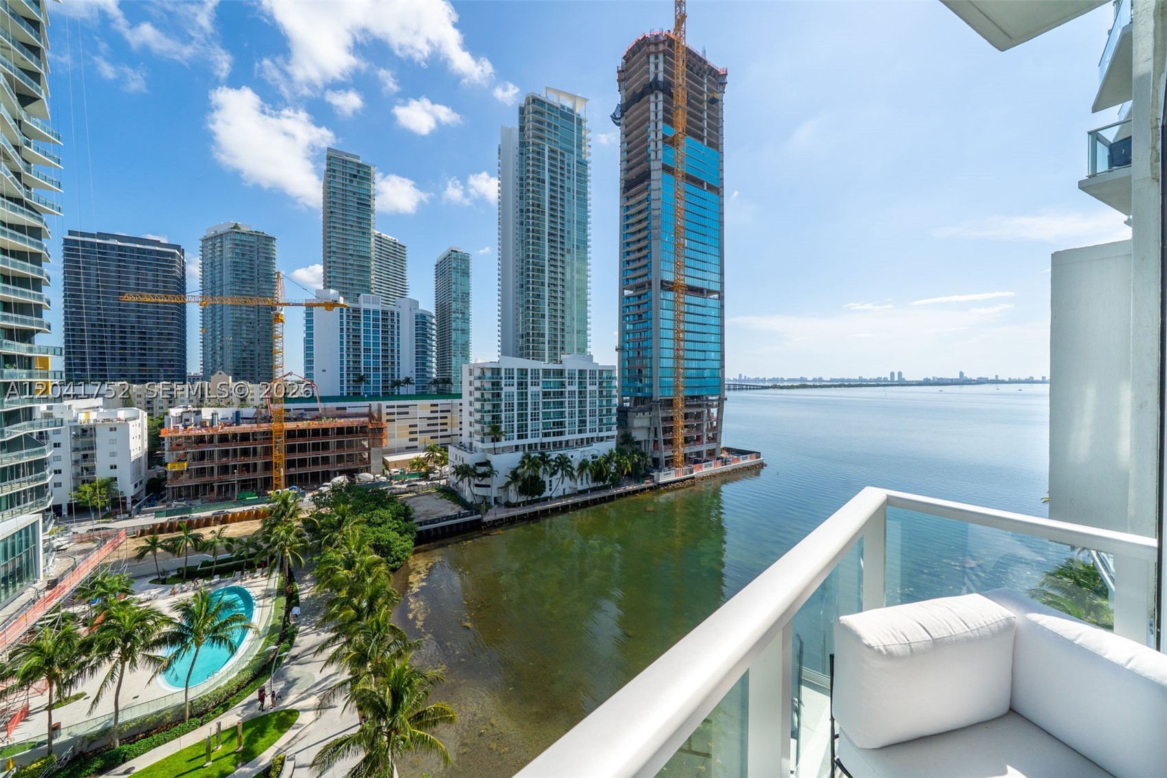 THE CRIMSON CONDO - Residential