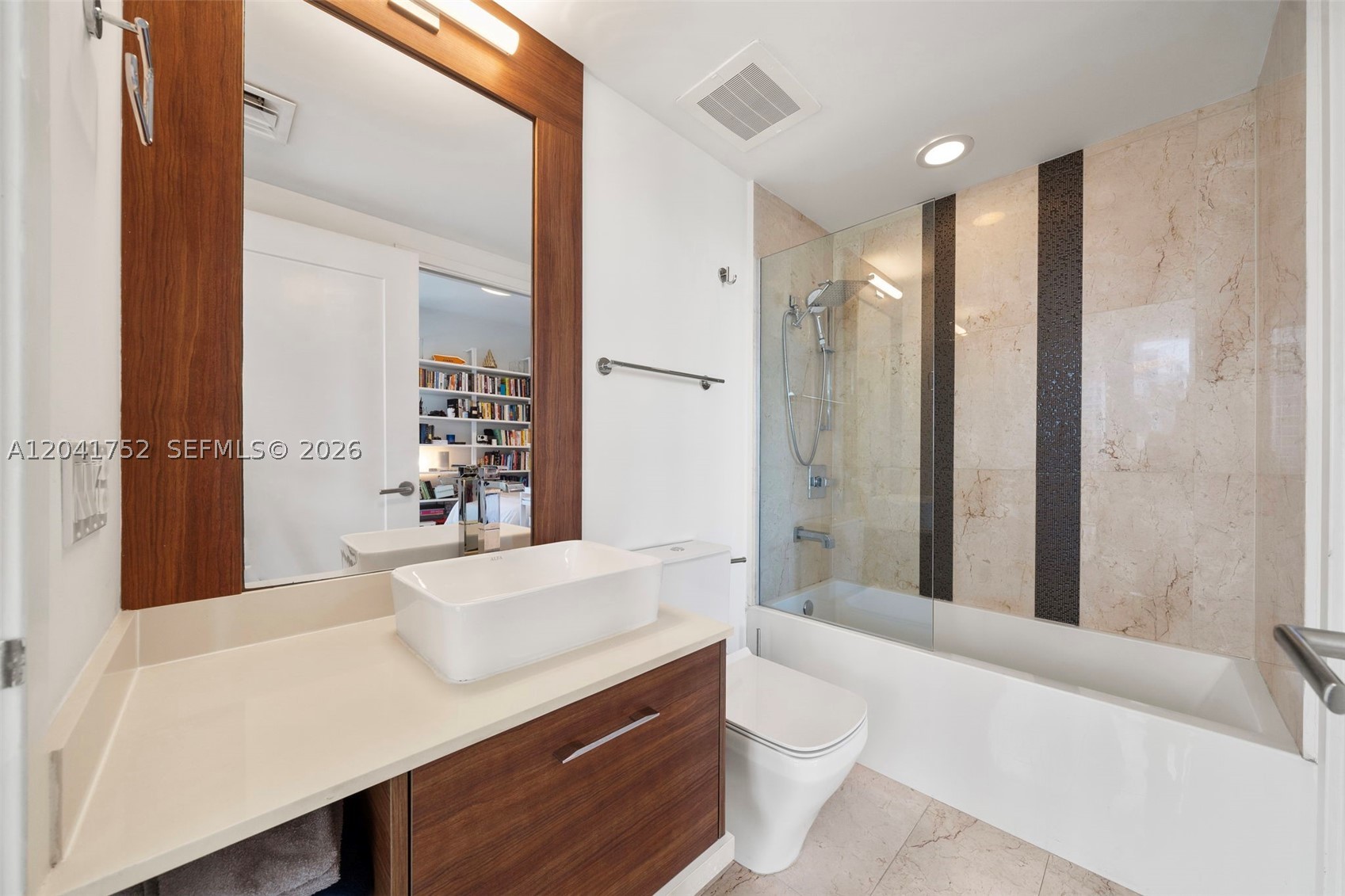 THE CRIMSON CONDO - Residential