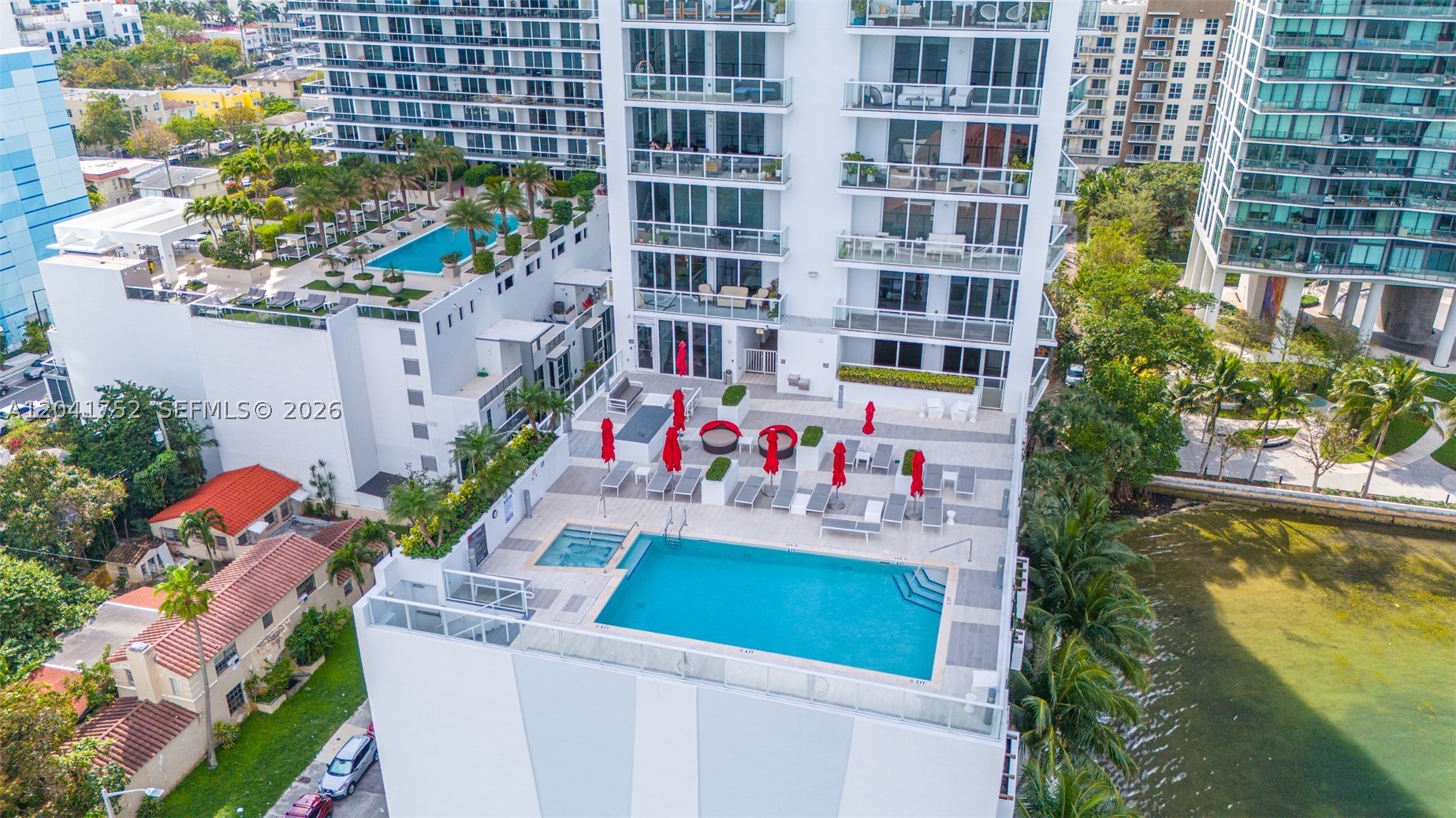 THE CRIMSON CONDO - Residential