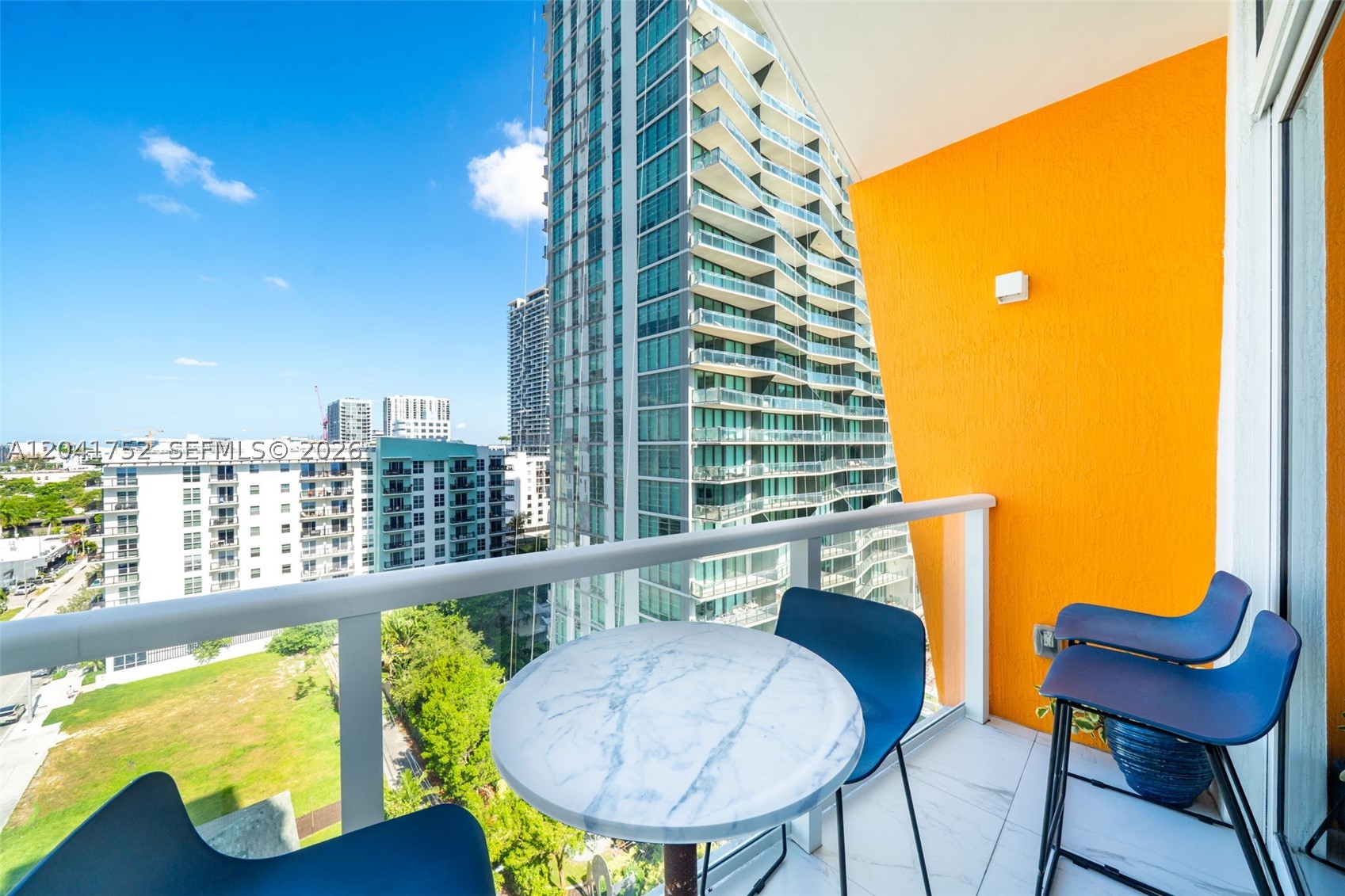 THE CRIMSON CONDO - Residential