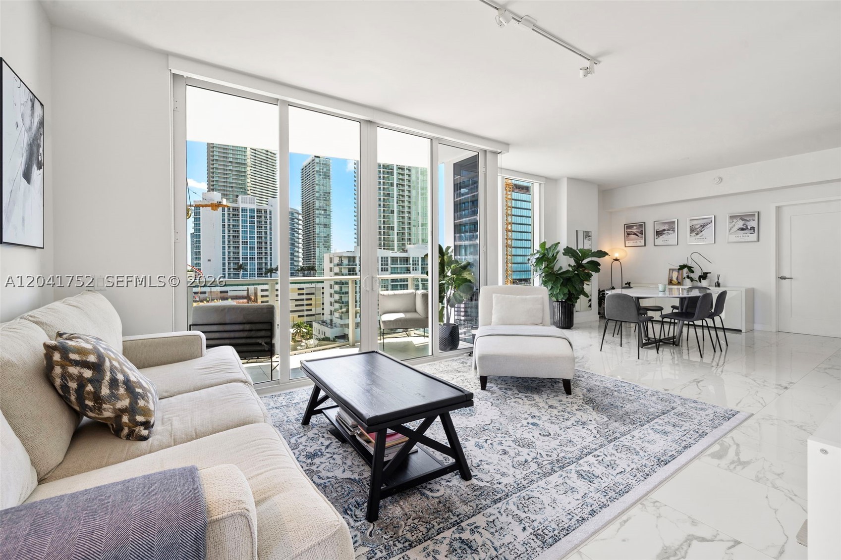 THE CRIMSON CONDO - Residential