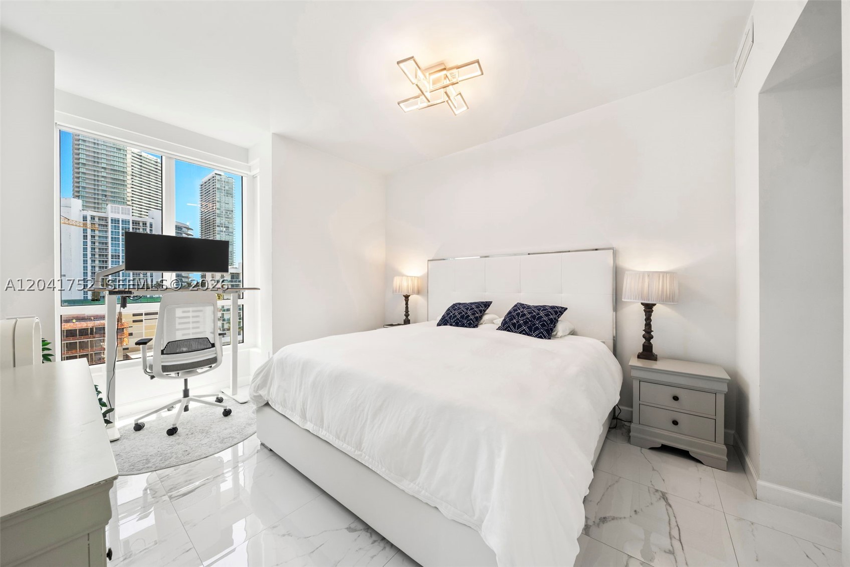 THE CRIMSON CONDO - Residential