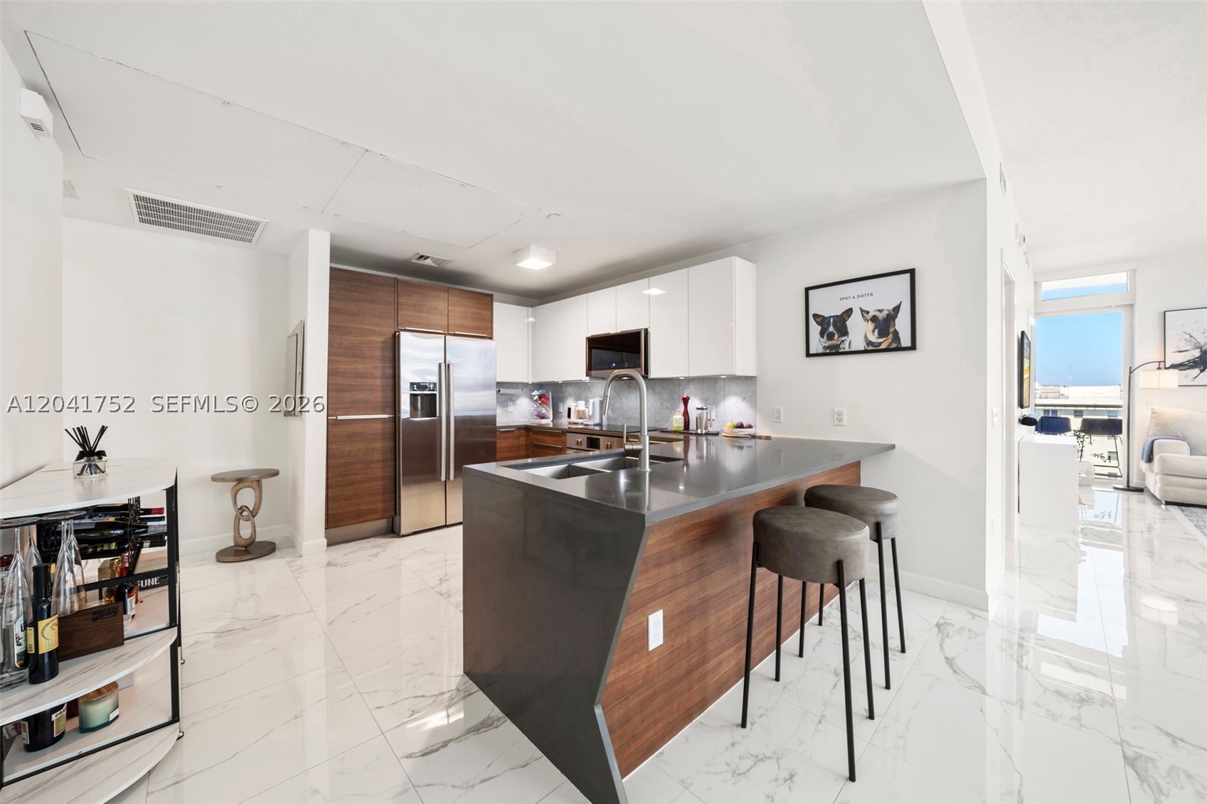 THE CRIMSON CONDO - Residential