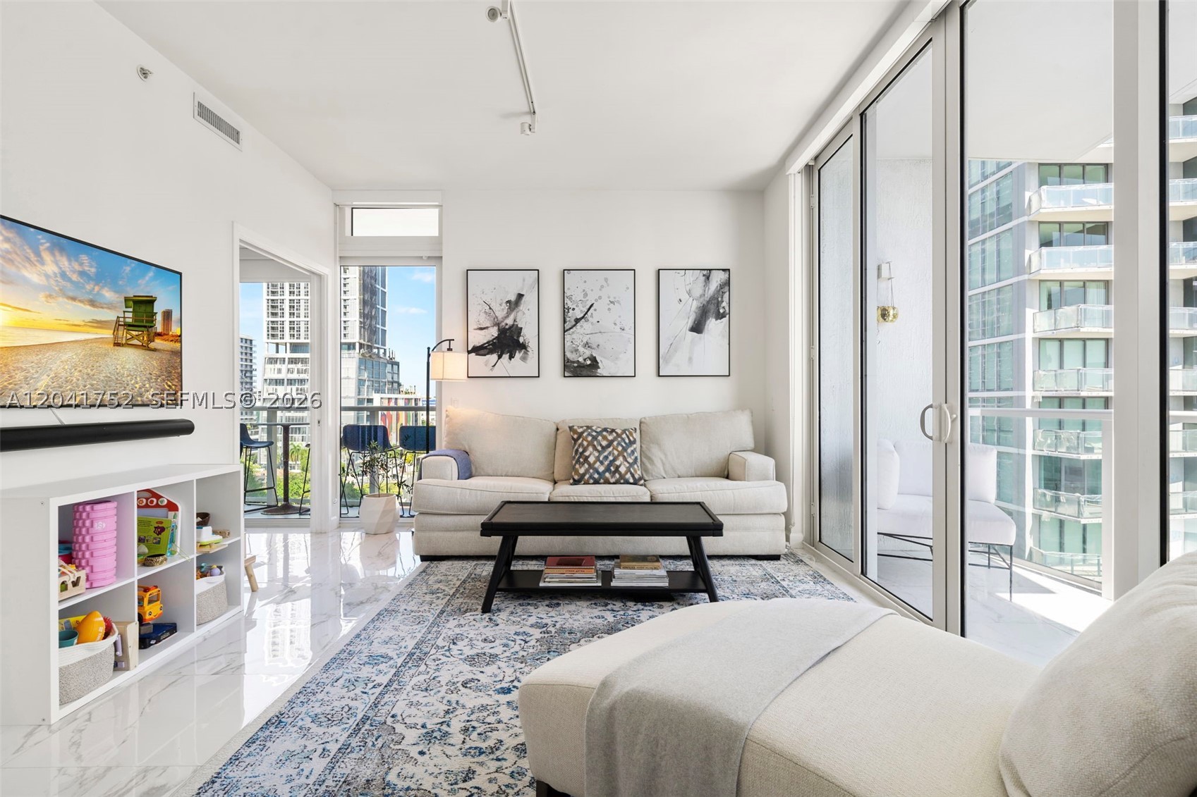 THE CRIMSON CONDO - Residential