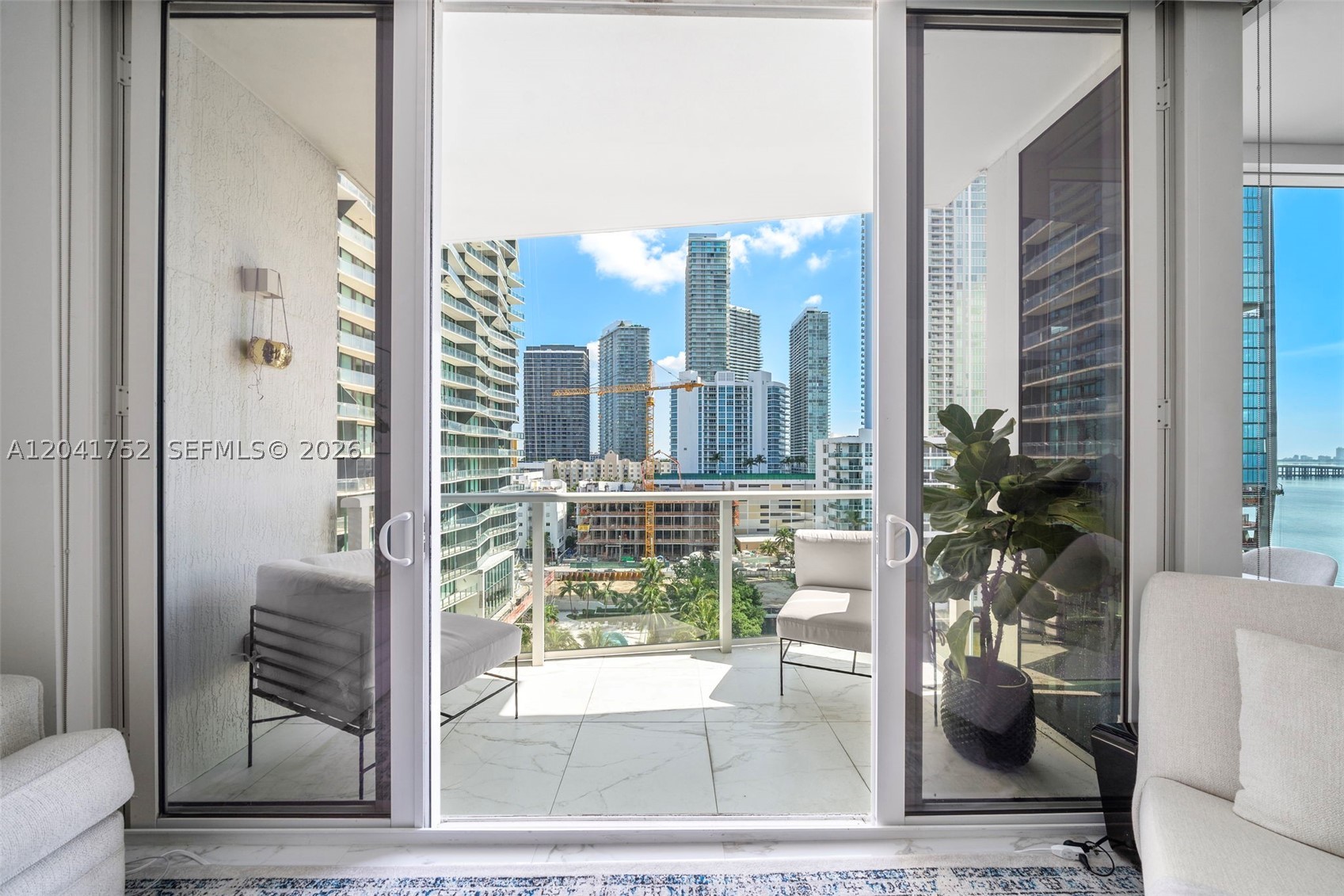 THE CRIMSON CONDO - Residential