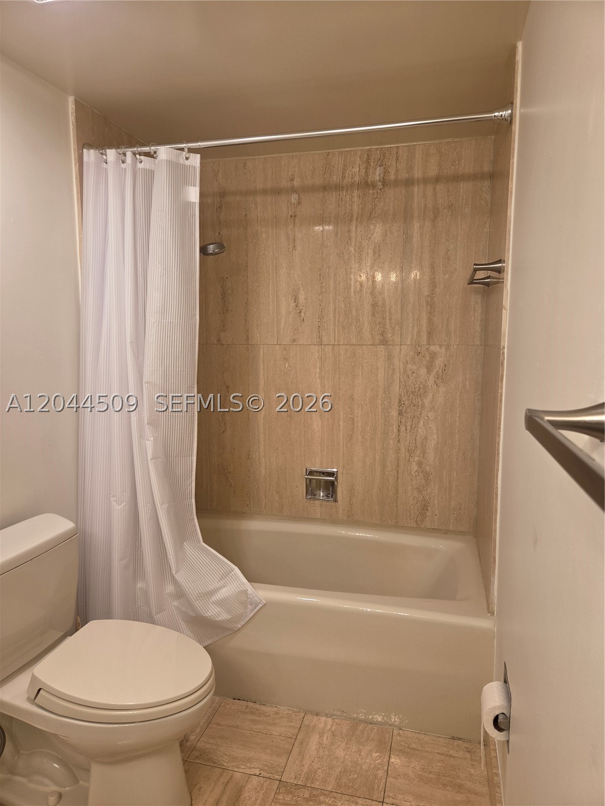 SUMMIT CONDO - Residential