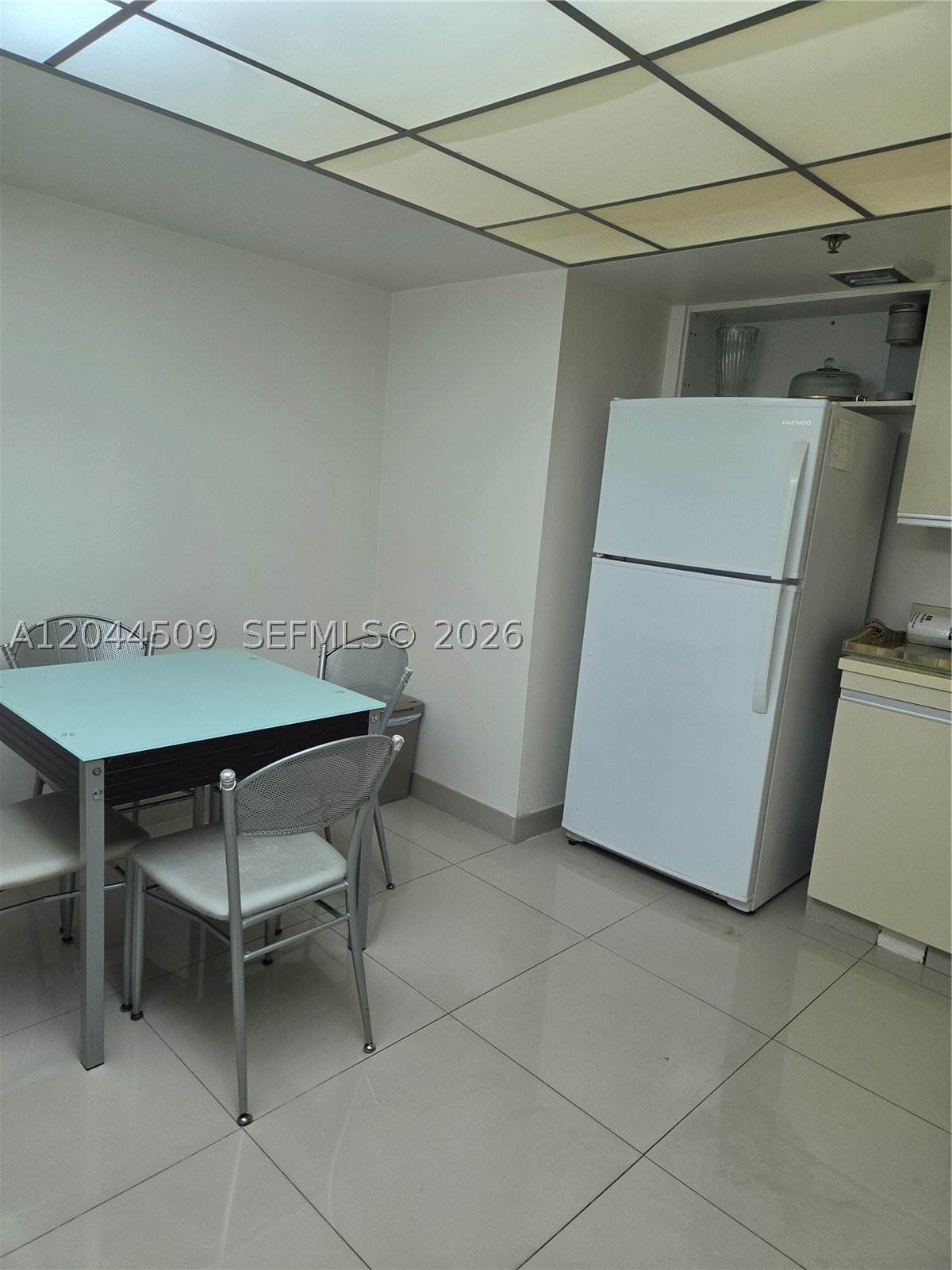 SUMMIT CONDO - Residential