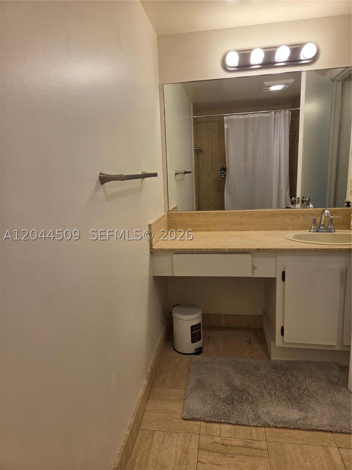 SUMMIT CONDO - Residential