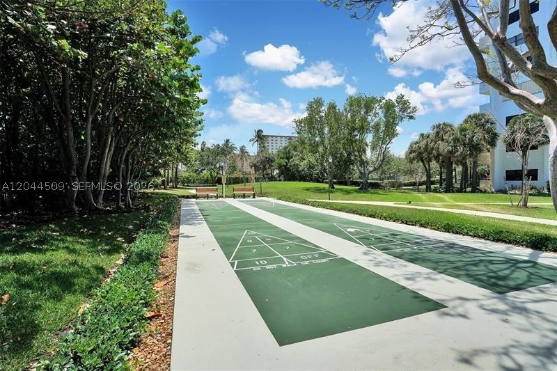 SUMMIT CONDO - Residential
