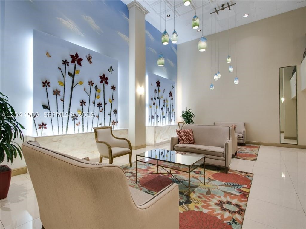 SUMMIT CONDO - Residential