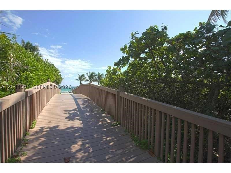 SUMMIT CONDO - Residential