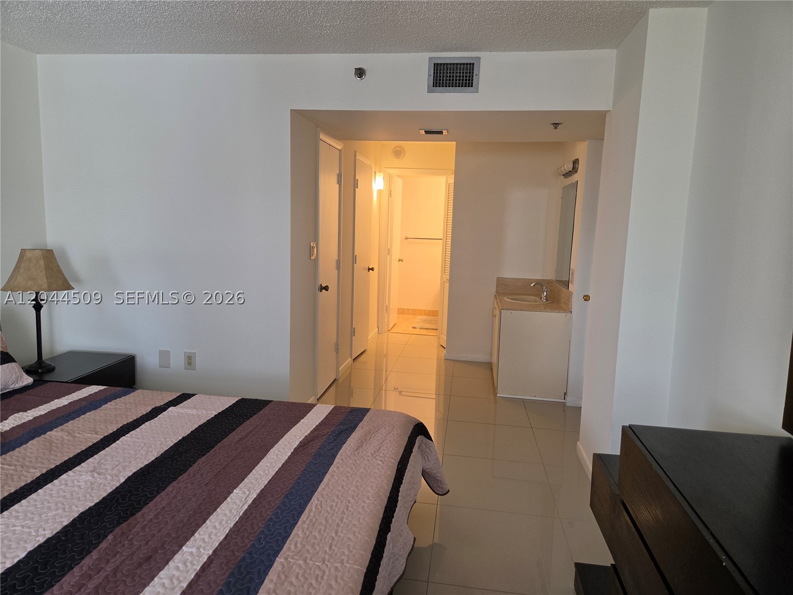 SUMMIT CONDO - Residential