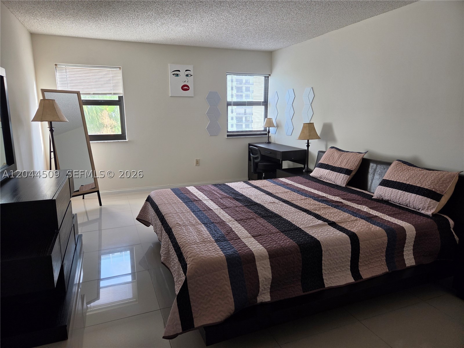 SUMMIT CONDO - Residential