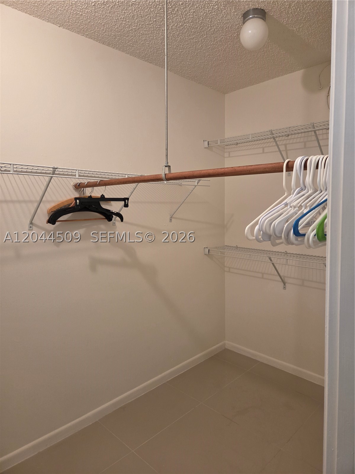 SUMMIT CONDO - Residential