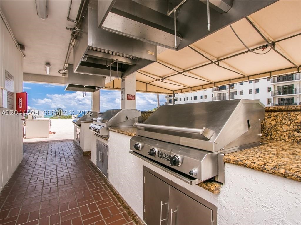 SUMMIT CONDO - Residential