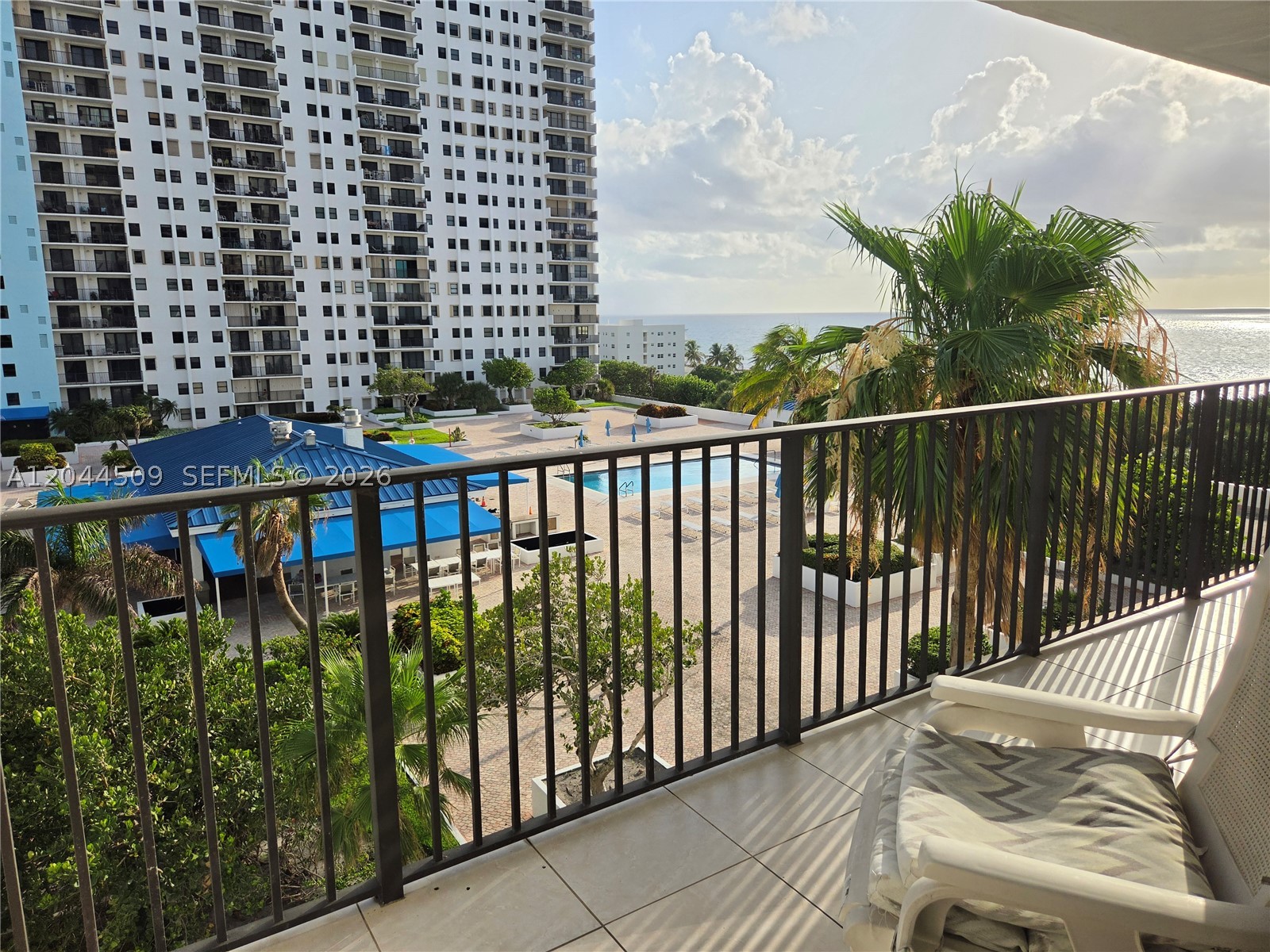 SUMMIT CONDO - Residential