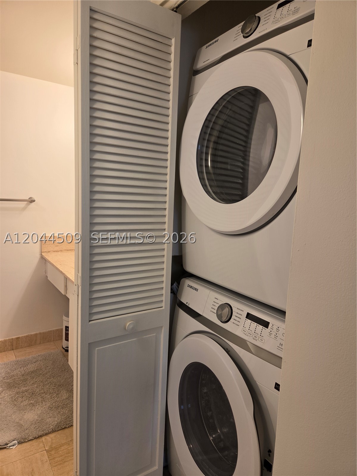 SUMMIT CONDO - Residential