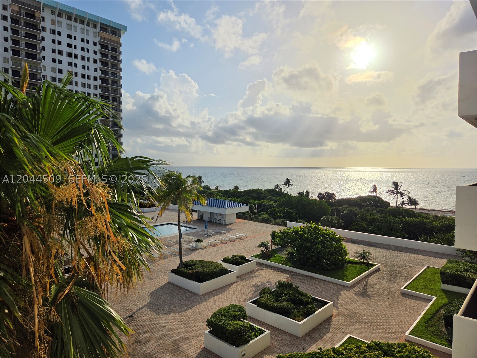 SUMMIT CONDO - Residential