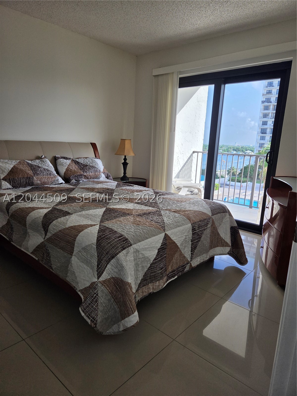 SUMMIT CONDO - Residential