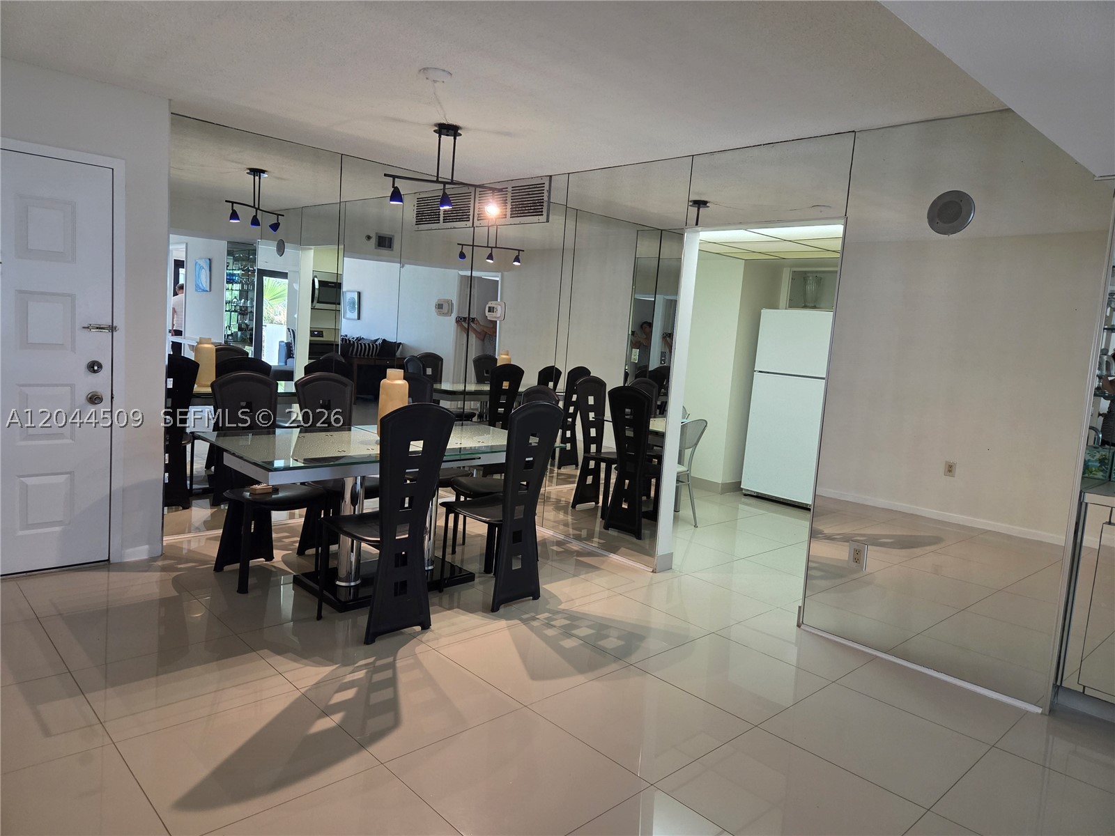 SUMMIT CONDO - Residential