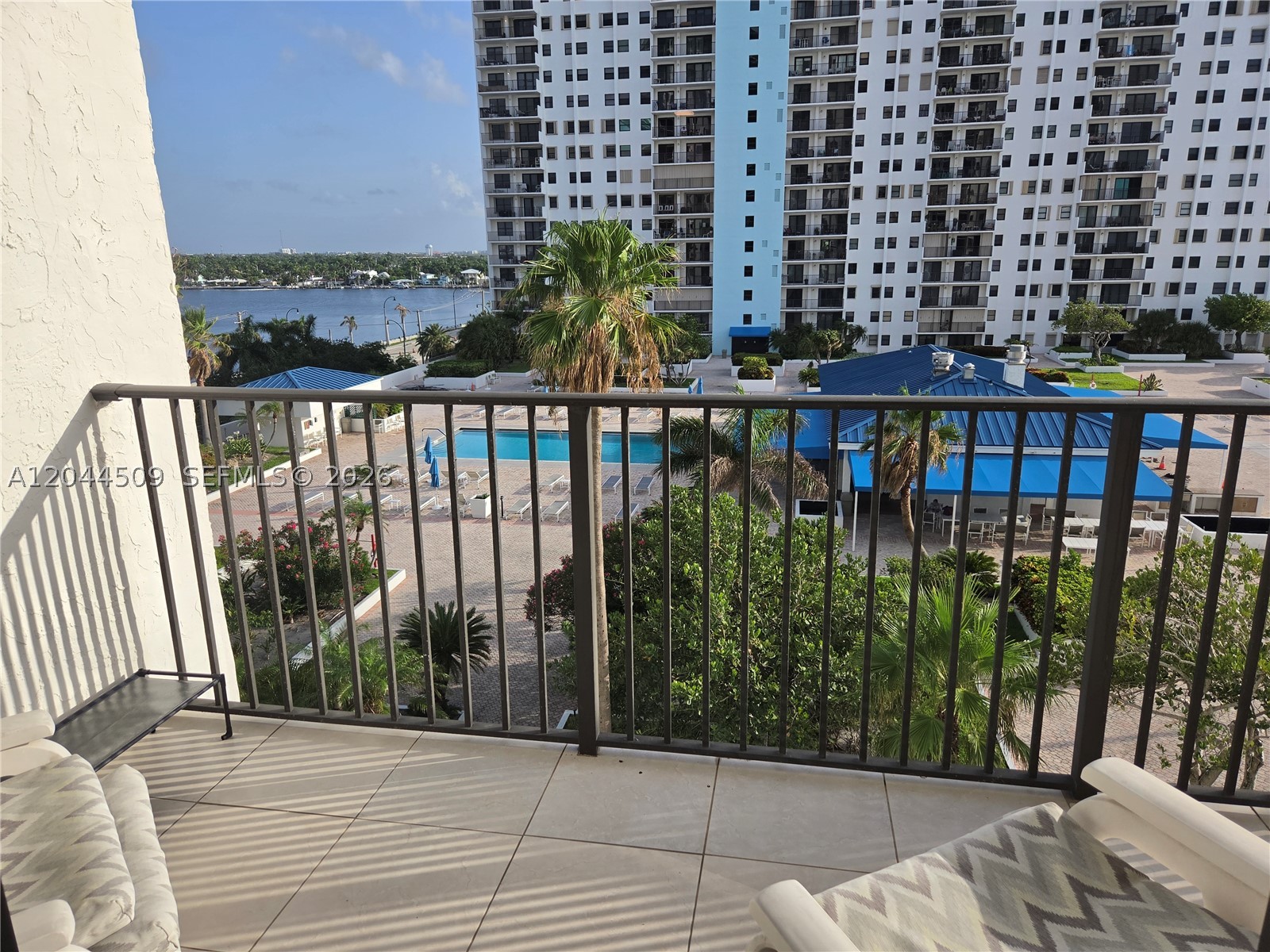 SUMMIT CONDO - Residential