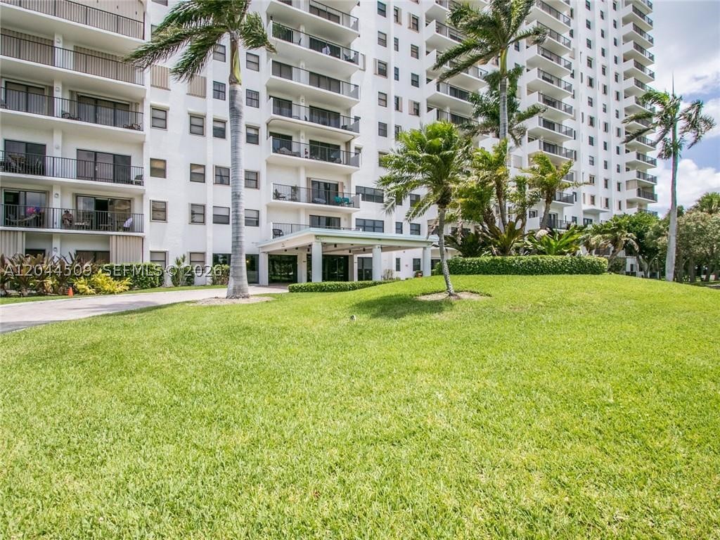 SUMMIT CONDO - Residential