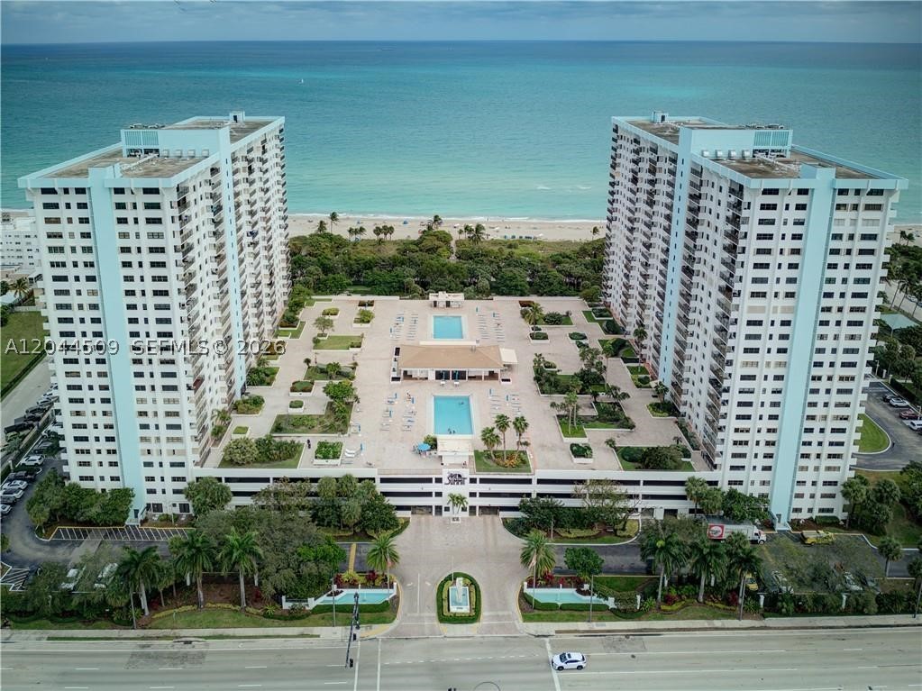 SUMMIT CONDO - Residential