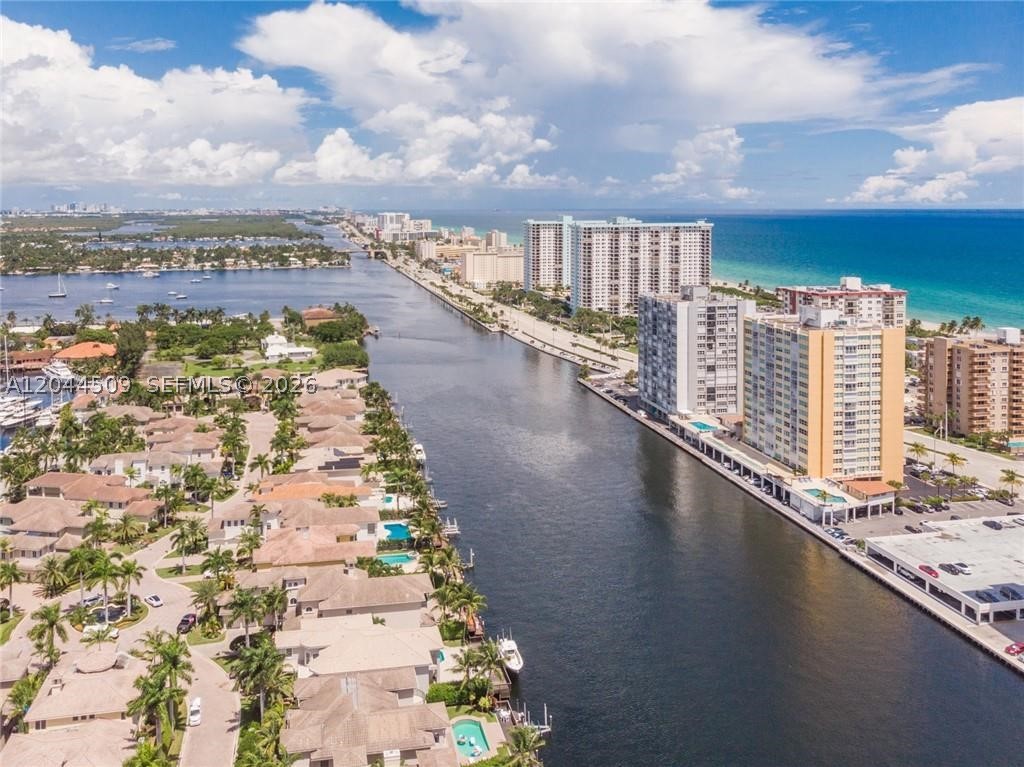 SUMMIT CONDO - Residential