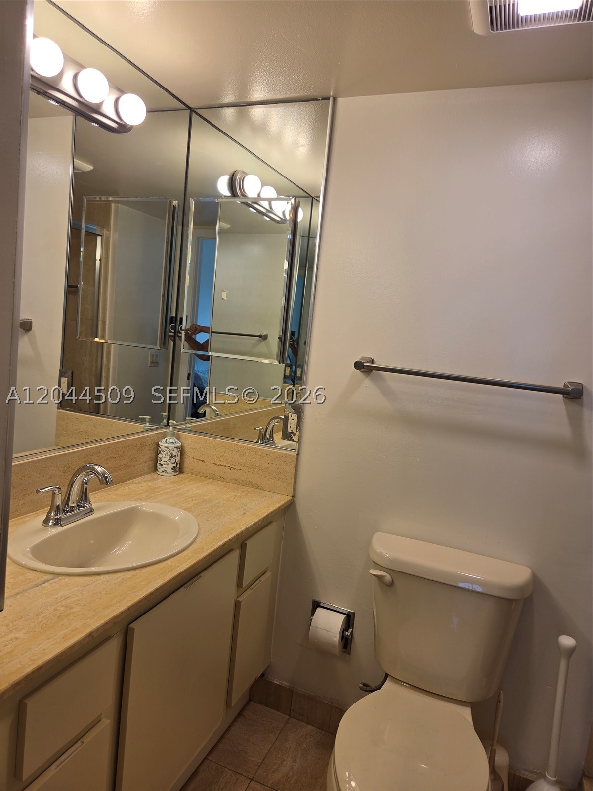SUMMIT CONDO - Residential