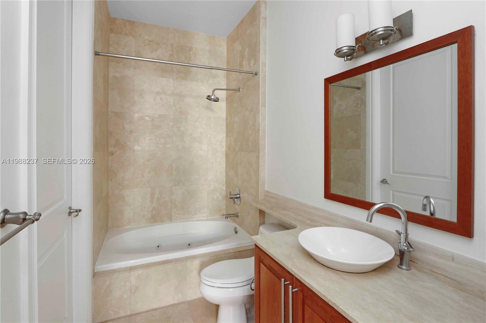 THE PONCE TOWER CONDO - Residential