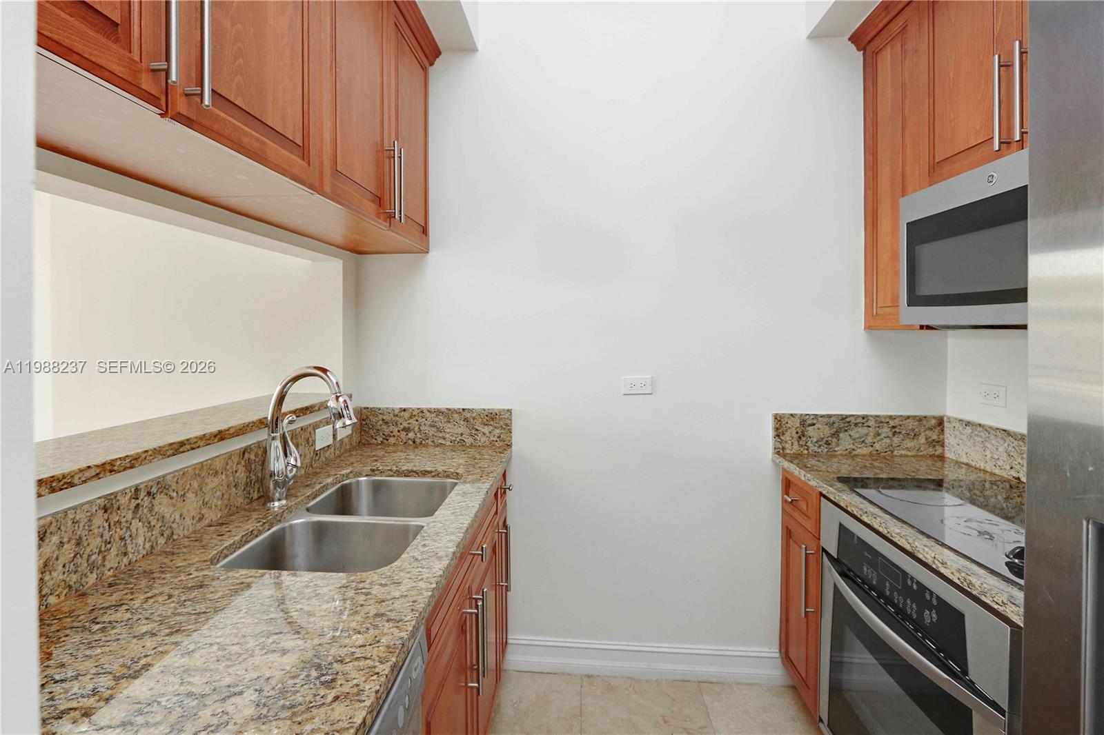 THE PONCE TOWER CONDO - Residential