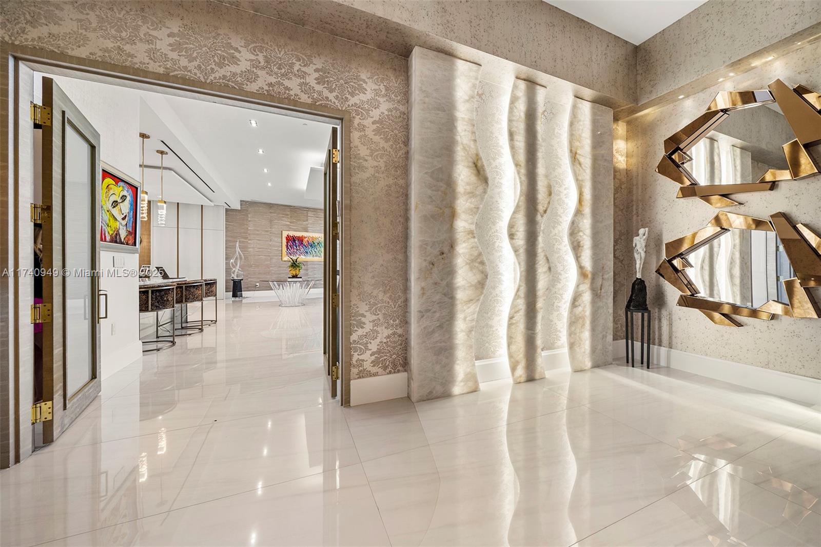 PRIVE CONDO - Residential