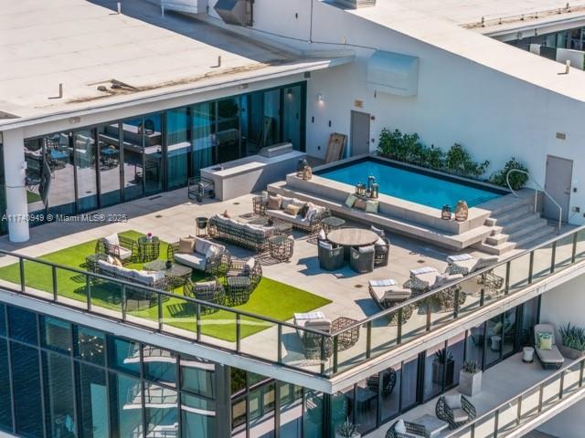 PRIVE CONDO - Residential