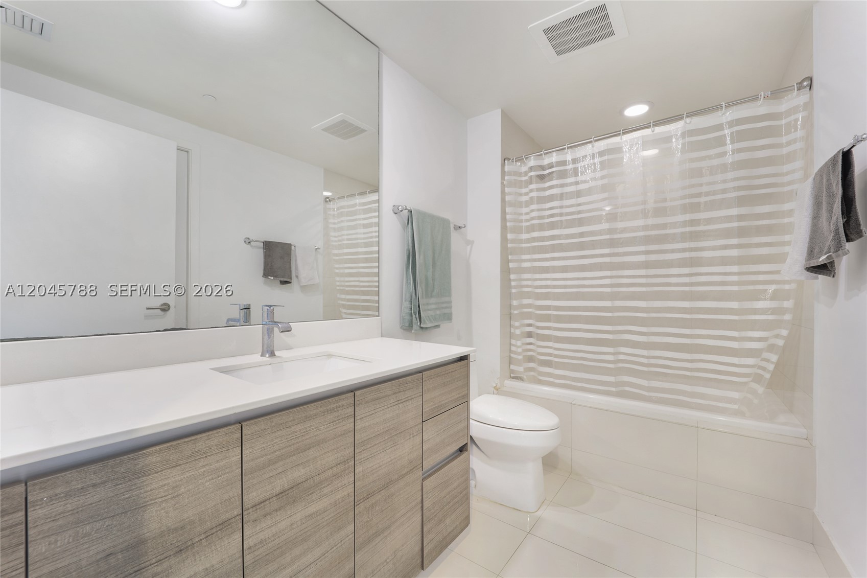 1100 MILLECENTO RESIDENCE - Residential