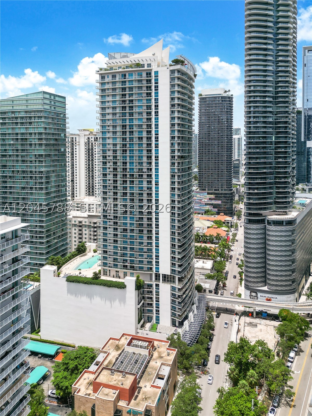 1100 MILLECENTO RESIDENCE - Residential