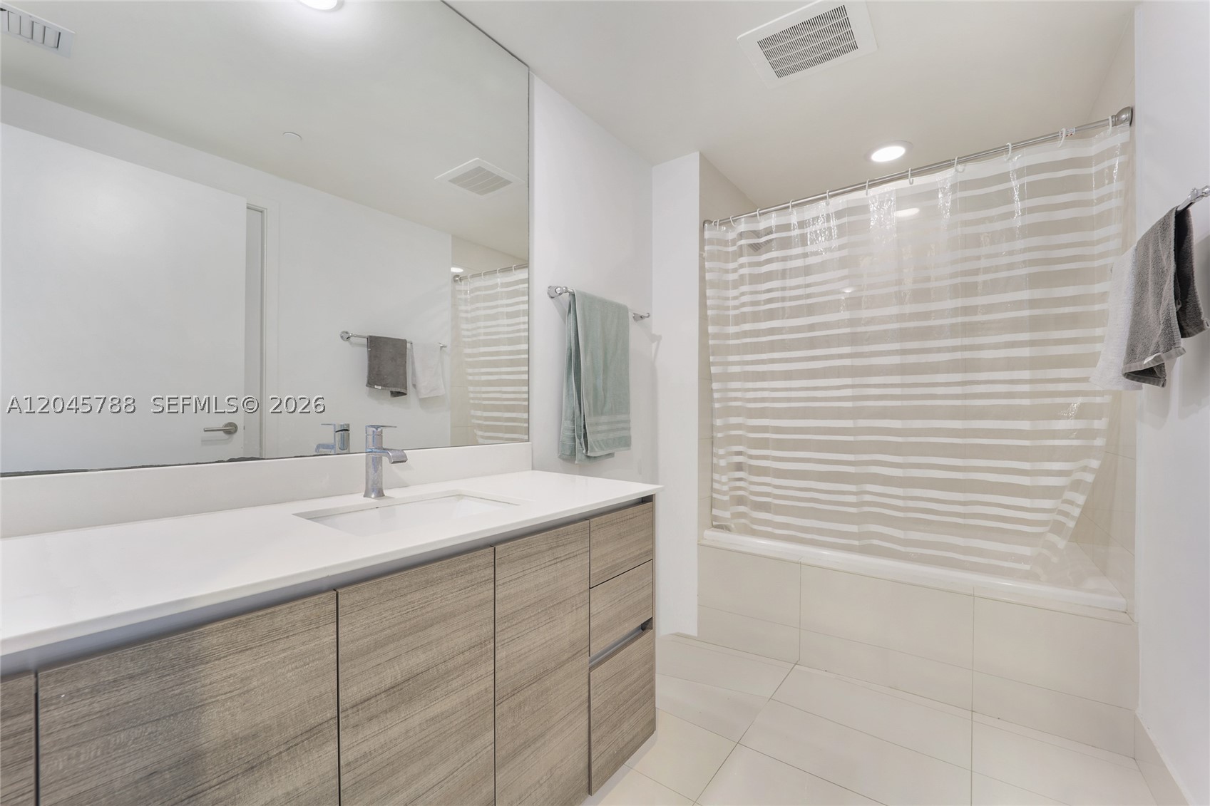 1100 MILLECENTO RESIDENCE - Residential