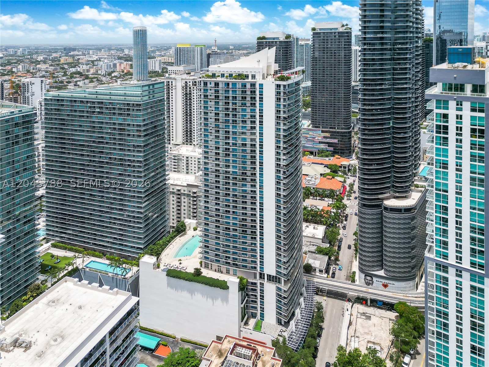 1100 MILLECENTO RESIDENCE - Residential