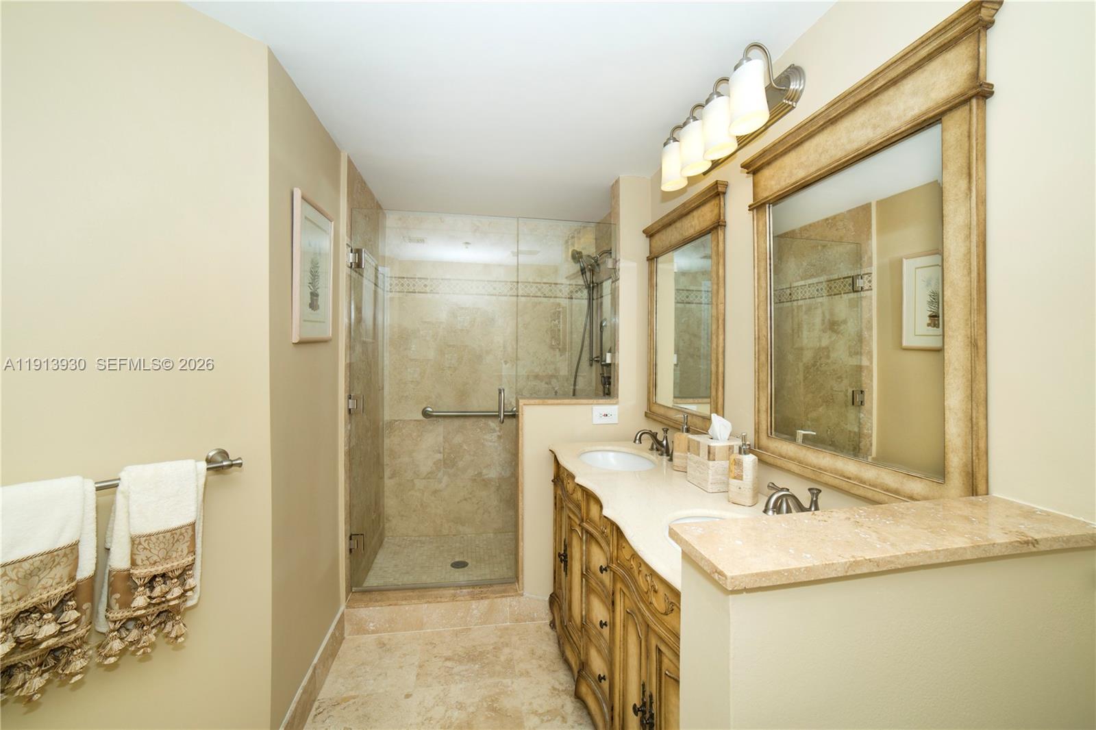 PORTO BELLAGIO CONDO - Residential