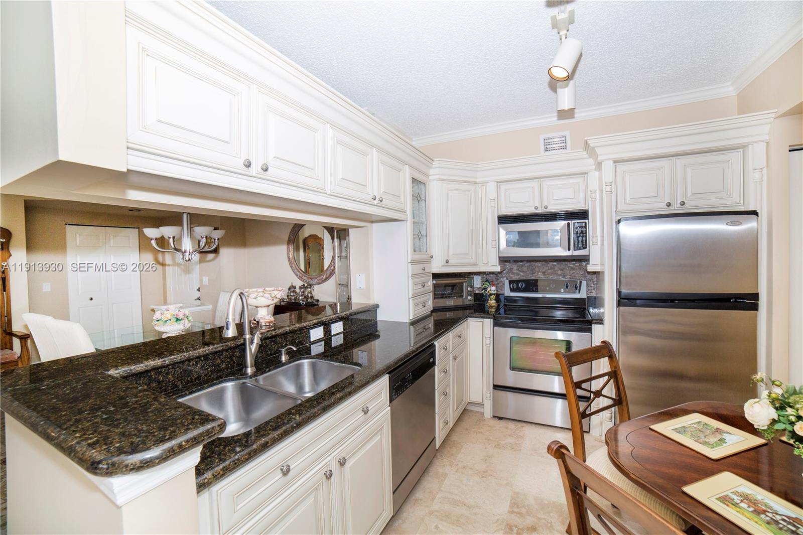 PORTO BELLAGIO CONDO - Residential