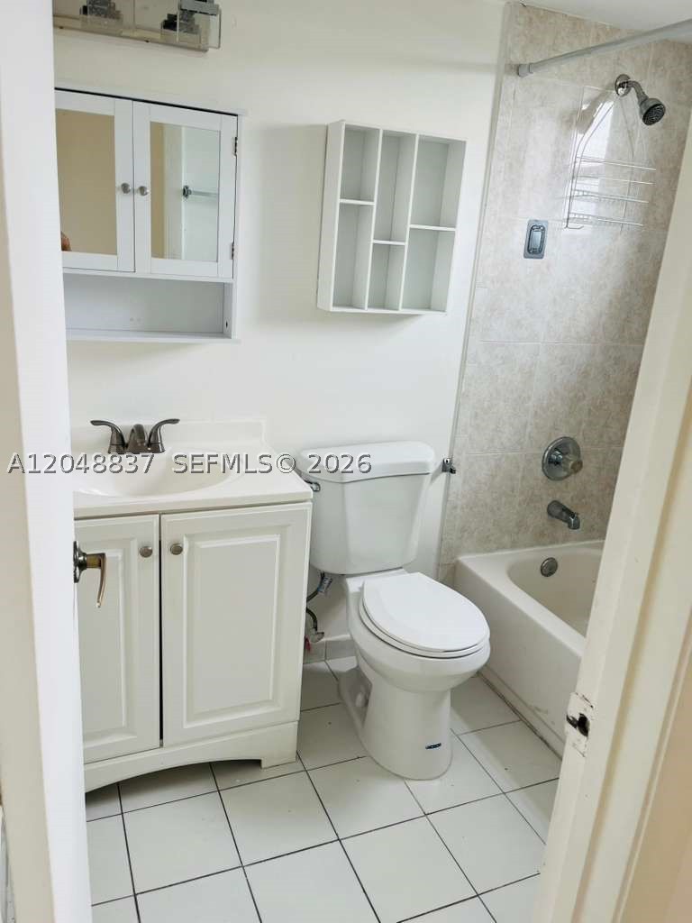 FONTAINEBLEAU GARDENS CON - Residential Lease