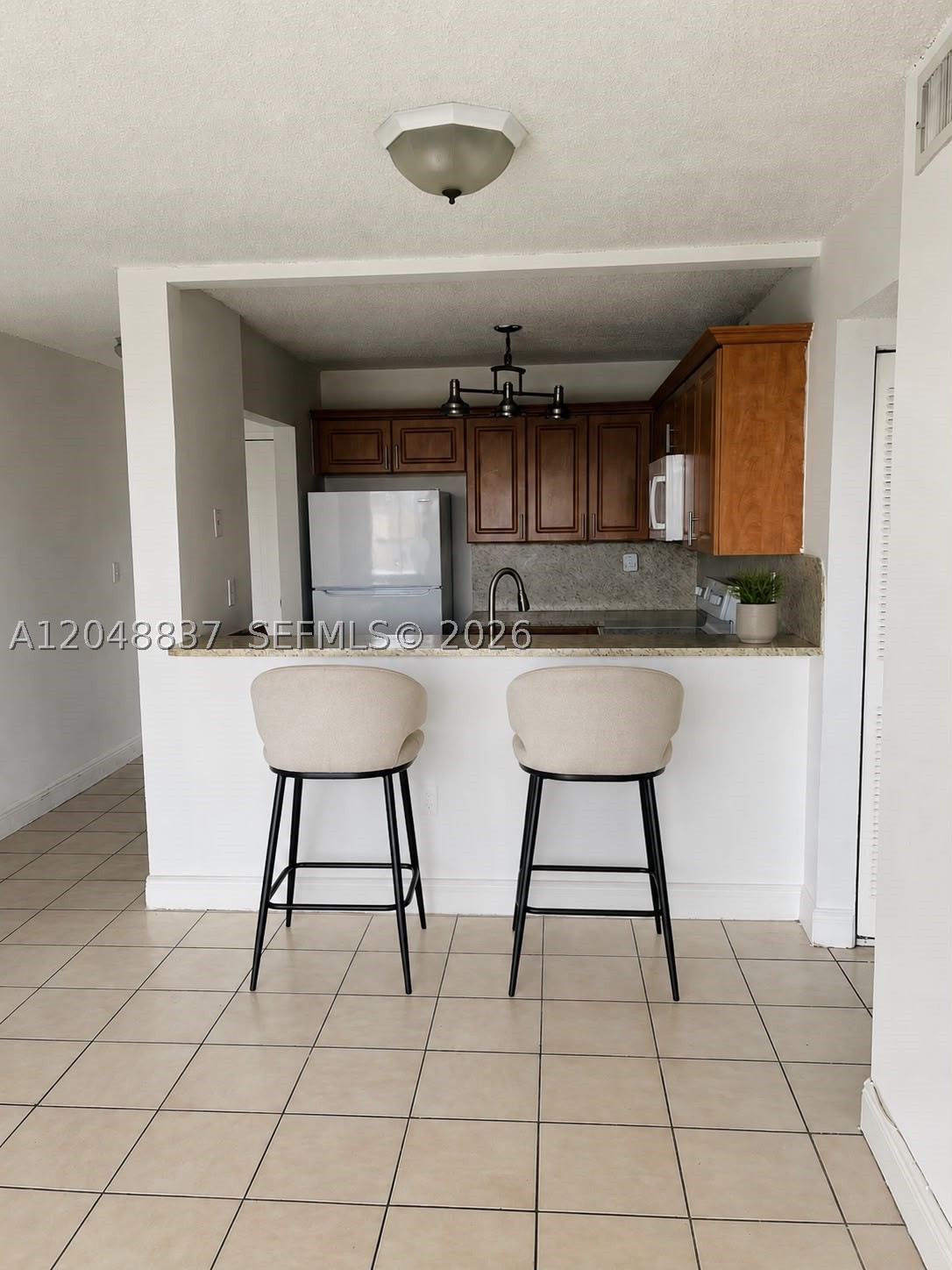 FONTAINEBLEAU GARDENS CON - Residential Lease