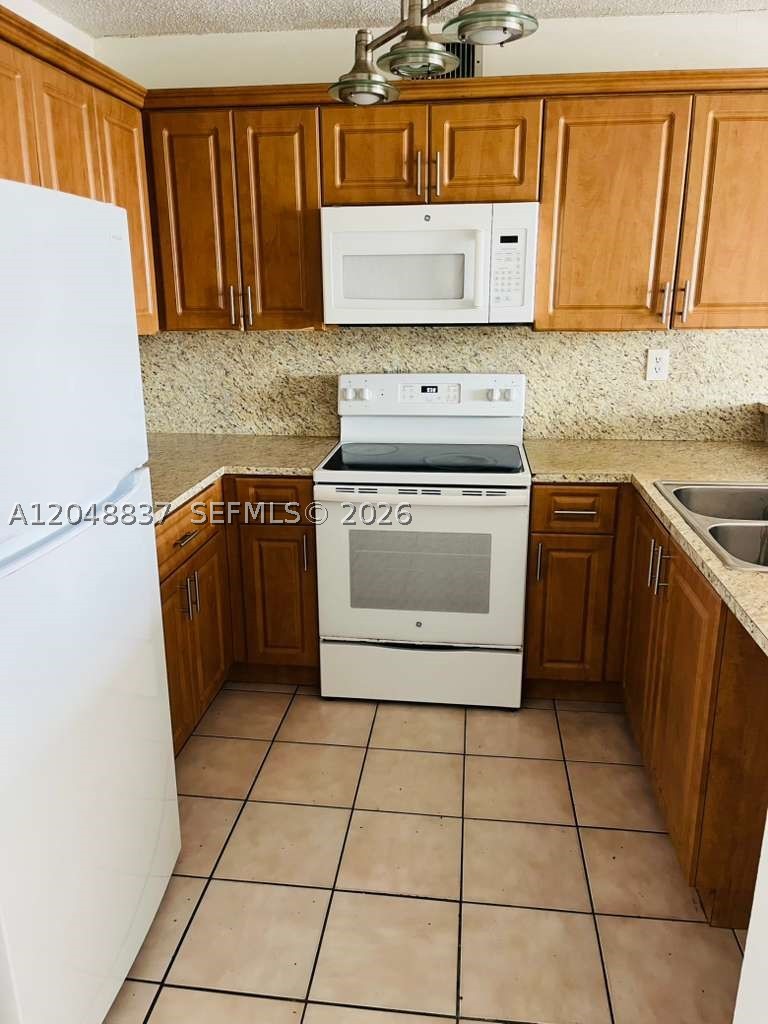 FONTAINEBLEAU GARDENS CON - Residential Lease