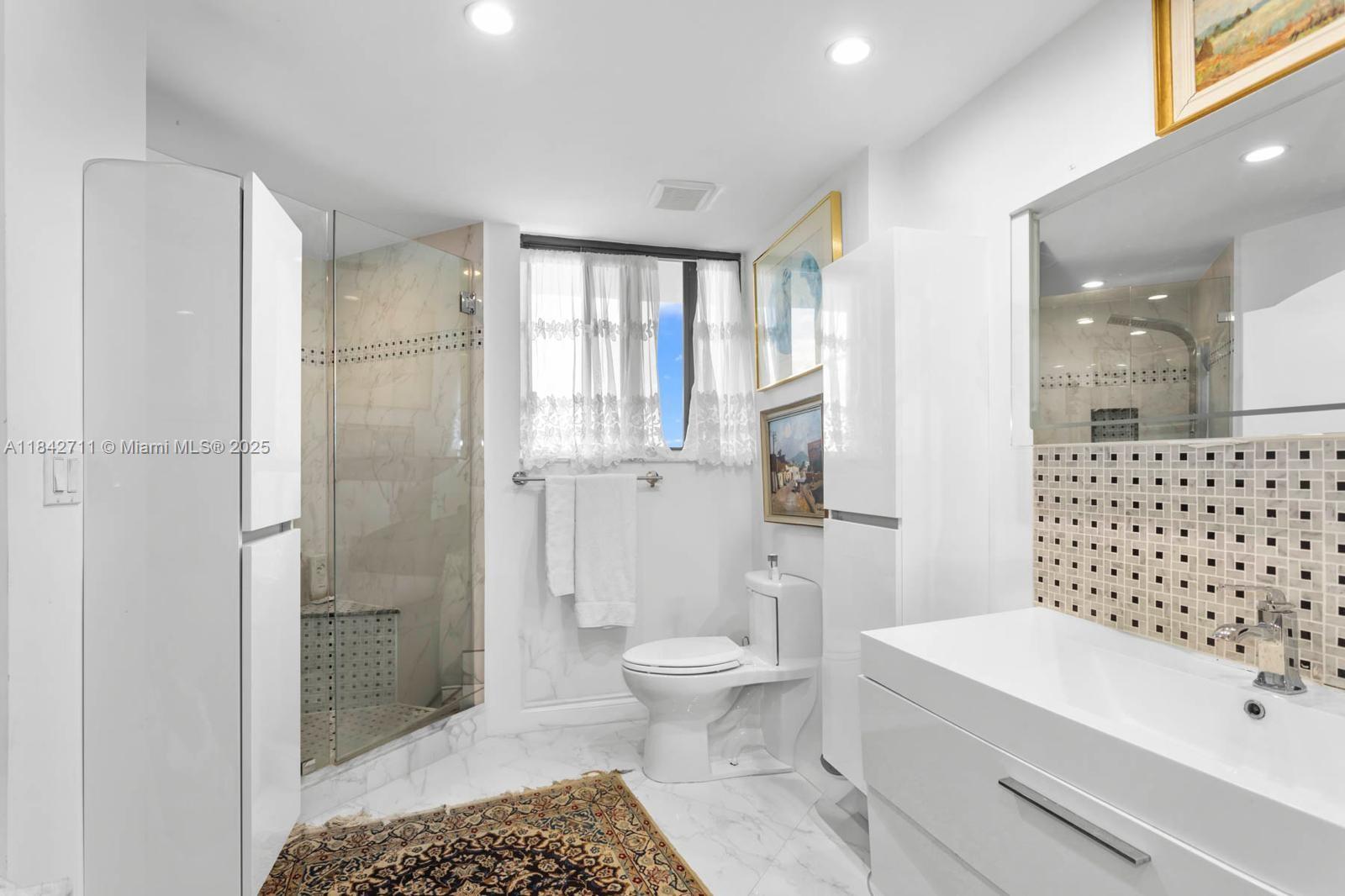 MARINA TOWER CONDO - Residential